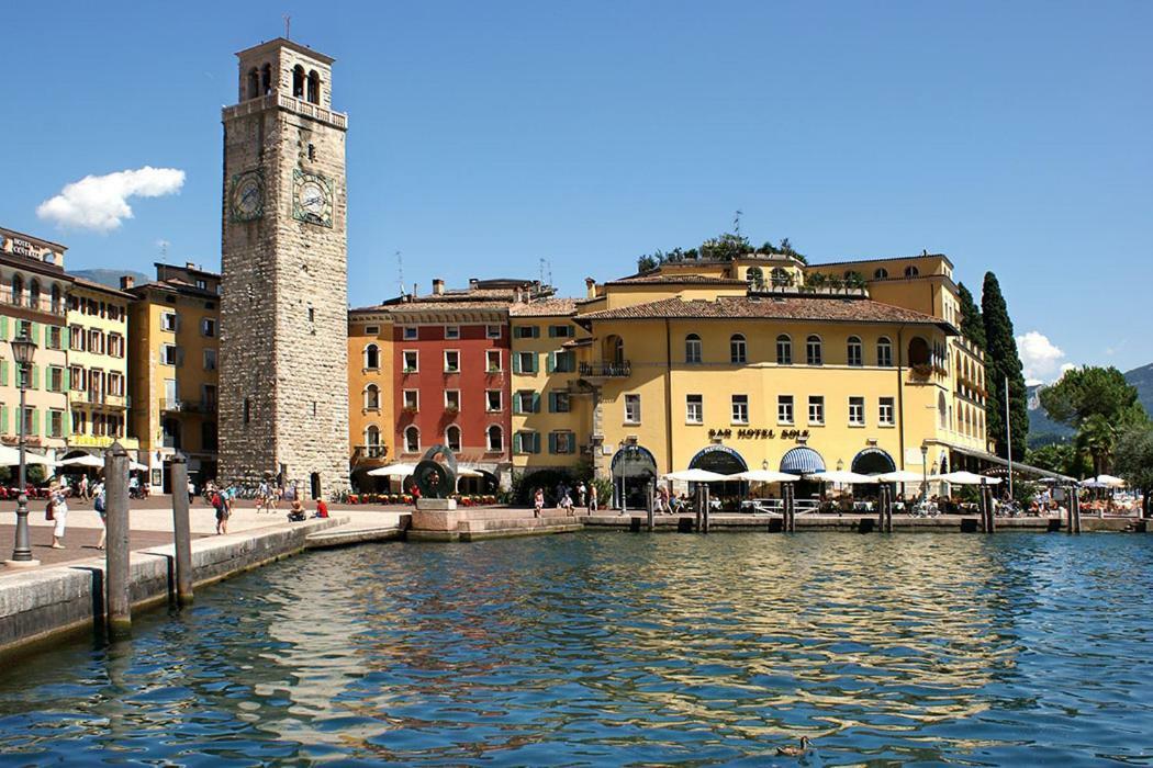 Antica Casa Alboletta - Appartamento Frida Kahlo Riva del Garda Eksteriør bilde